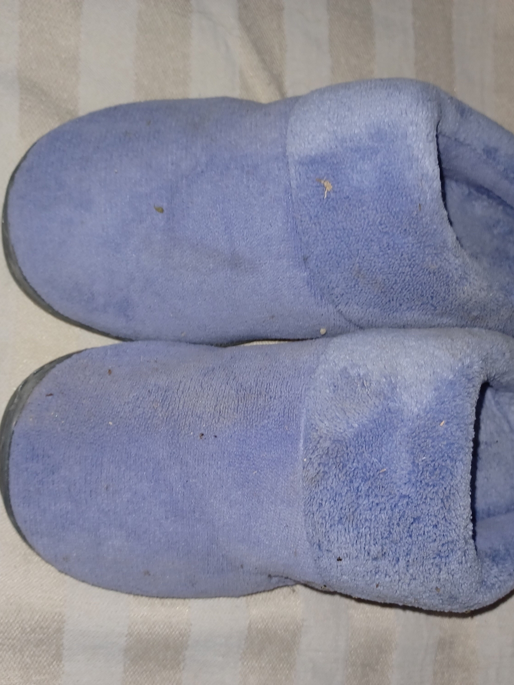 Isotoner Womans Plush Slip-On Slippers in Light Purple